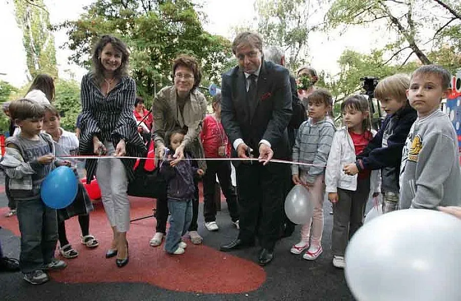 Мобилтел откри детска площадка