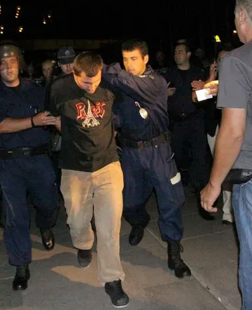 Непълнолетни напълниха арестите след шествията