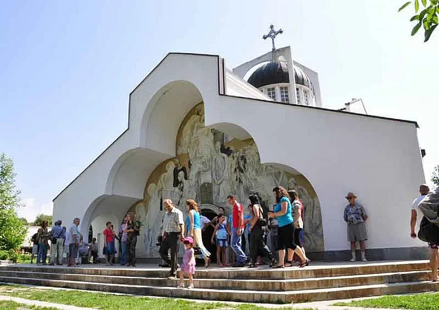Пеят песни на помен за Ванга