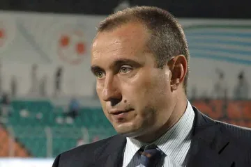 Точат брадвата за Мъри Стоилов в Кипър