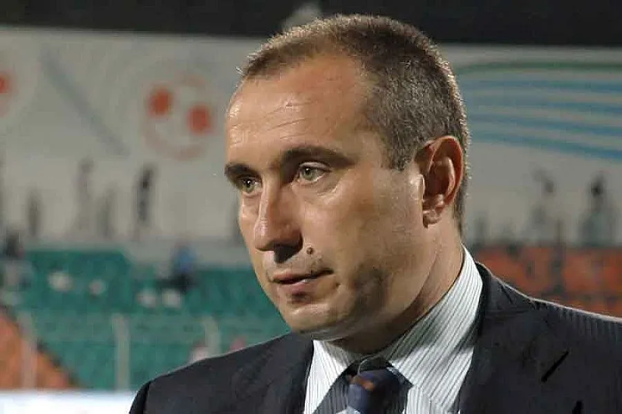 Точат брадвата за Мъри Стоилов в Кипър