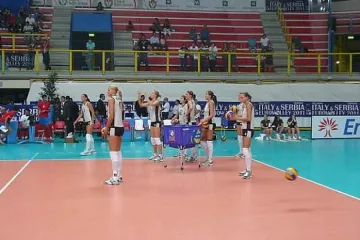 Волейболистките останаха капо