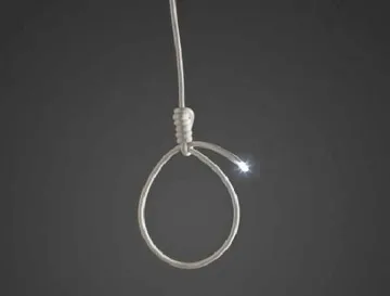 Откриха обесена жена в дома й