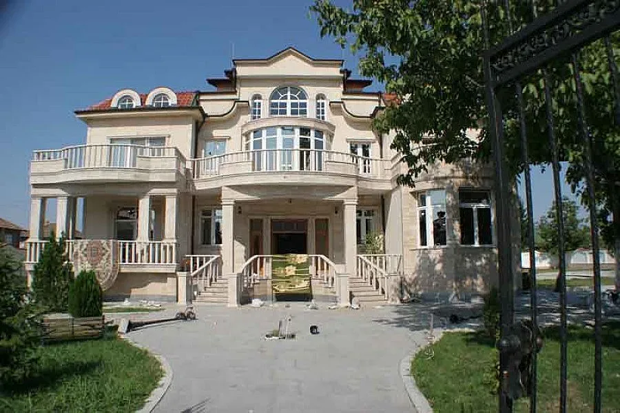 Проверяват доходите на Цар Киро