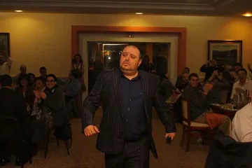 Двойник на Генерала дава старт на избори 2011 край морето 