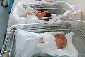 58-годишна италианка роди близнаци