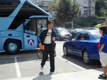 Футболистите на Левски вече са в Шумен