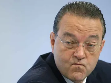 Шефът на Ю Би Ес подаде оставка