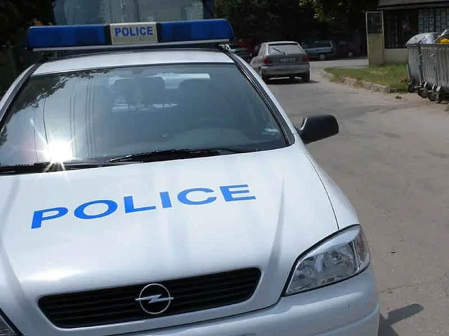 Маскиран удари игрална зала