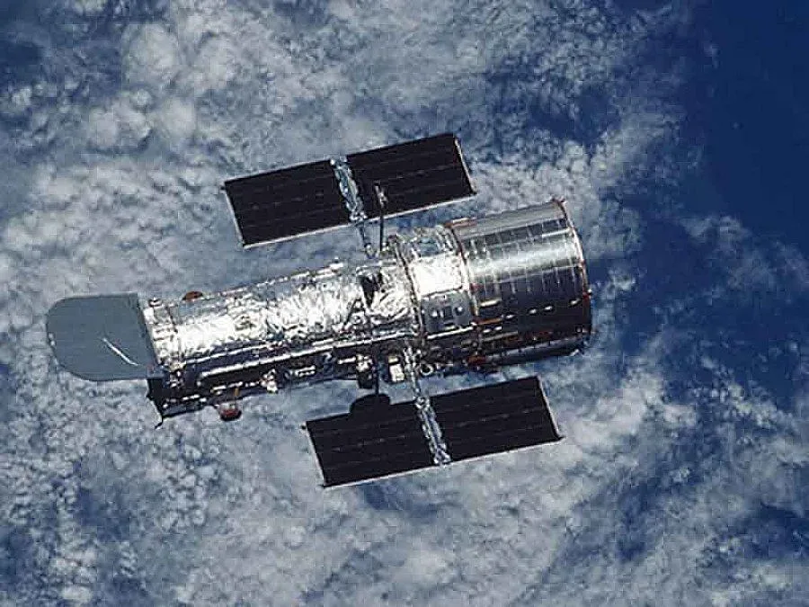 Сателит пада към Земята