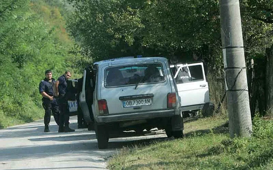 Пускат хрътки след тройния убиец от Ябланица