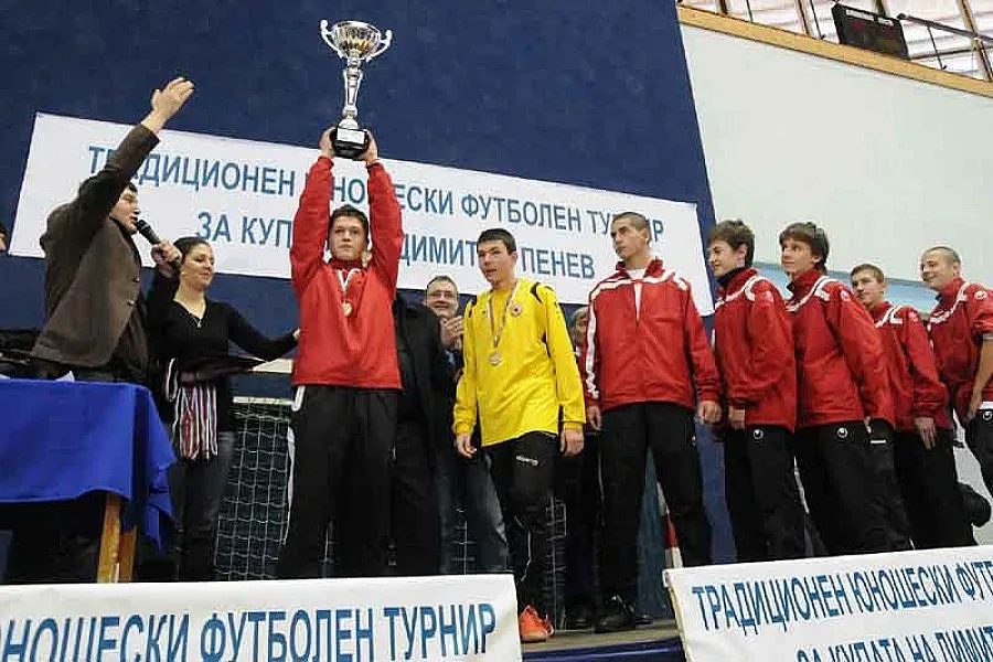 Школата на ЦСКА тъне в корупция