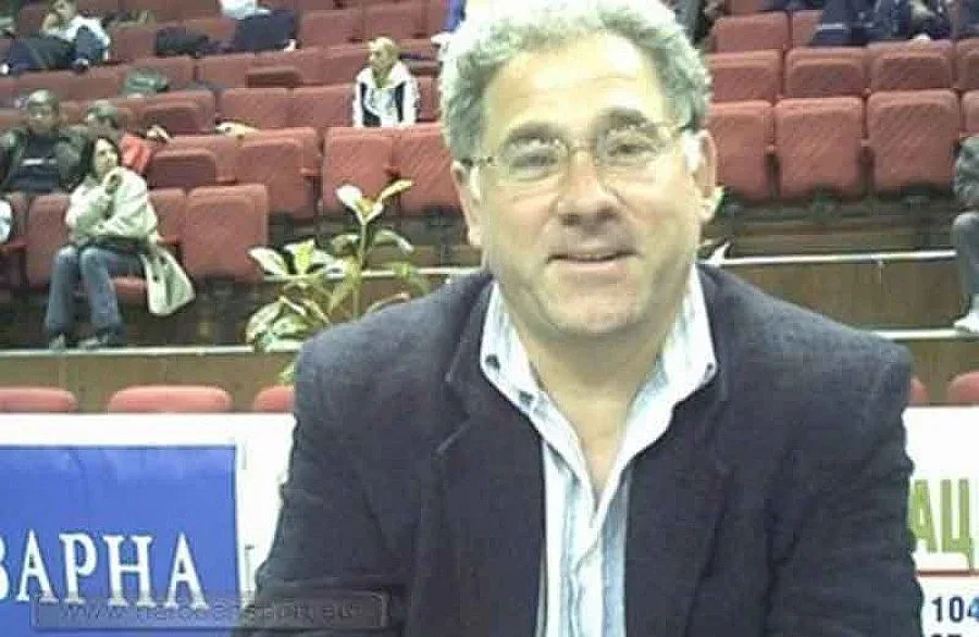 ФИЛА награди със Златна свирка наш съдия