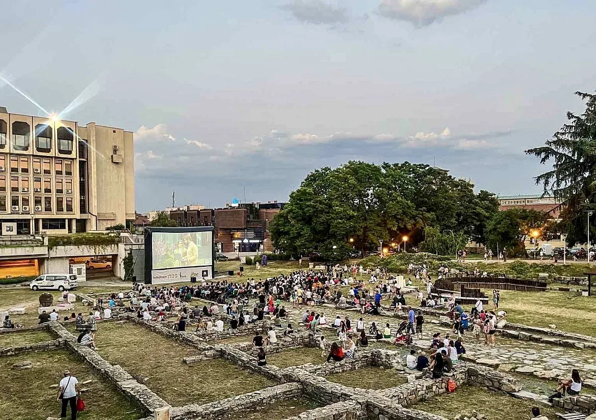 „Пулсът на танца“ и „Голата истина за група Жигули“ са филмите, които ще бъдат прожектирани на лятното кино в Стара Загора