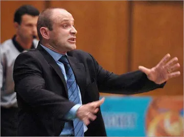 "Левски" губи център за бенефиса на Младенов