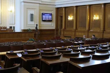 Цачева: По-добре без заседания по изборите