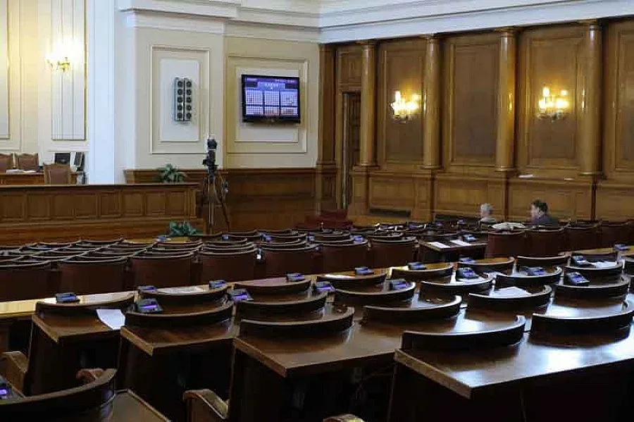 Цачева: По-добре без заседания по изборите