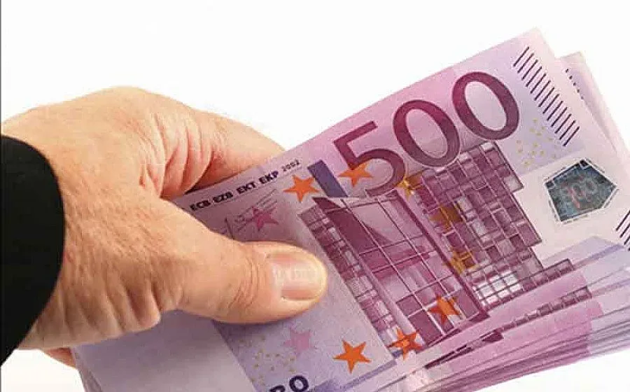 Касиер се отвлече сам заради 7 бона