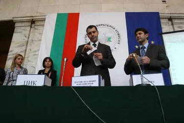 Росен и Фандъкова с № 2 за вота