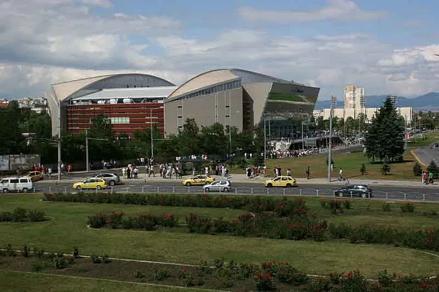 Свързват новата зала с "Червено знаме"