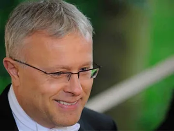 Медиен магнат се сби в тв шоу (видео)