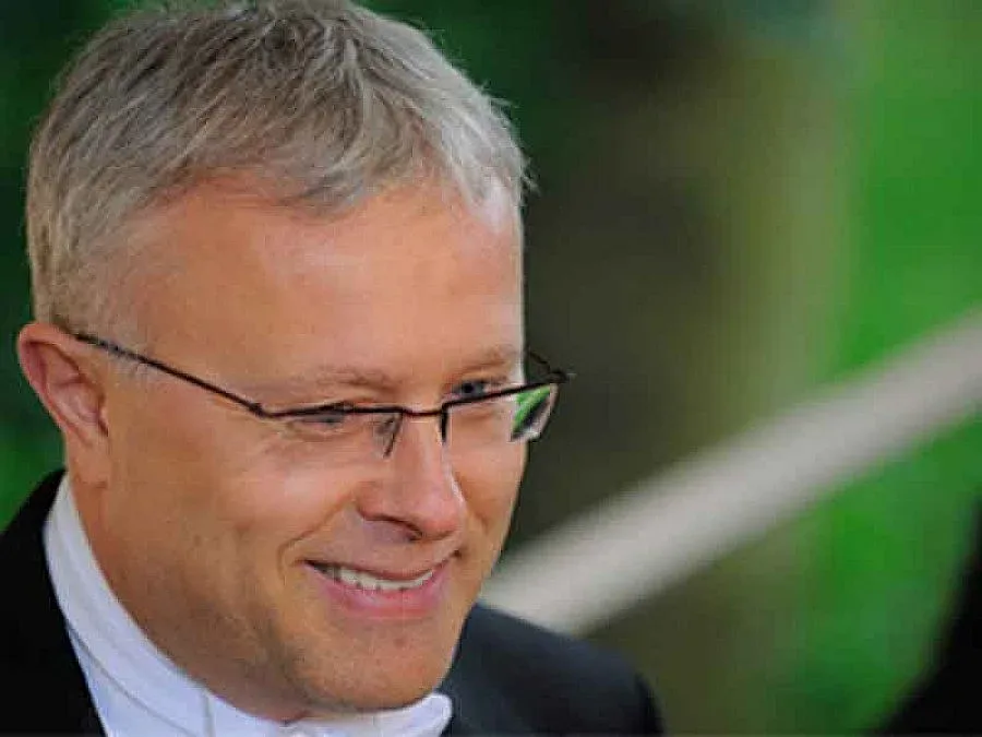 Медиен магнат се сби в тв шоу (видео)