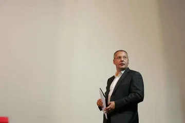 Станишев вкара 700 младежи в БСП