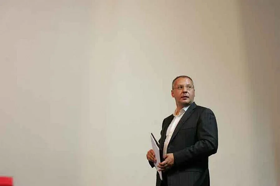 Станишев вкара 700 младежи в БСП