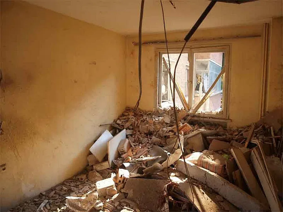 Бойлер помете апартамент и десет коли