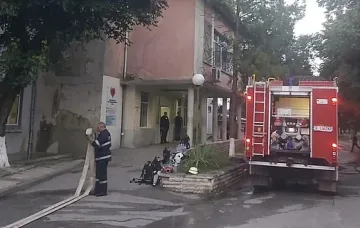 Извънредно! Пламъци в болницата в Благоевград