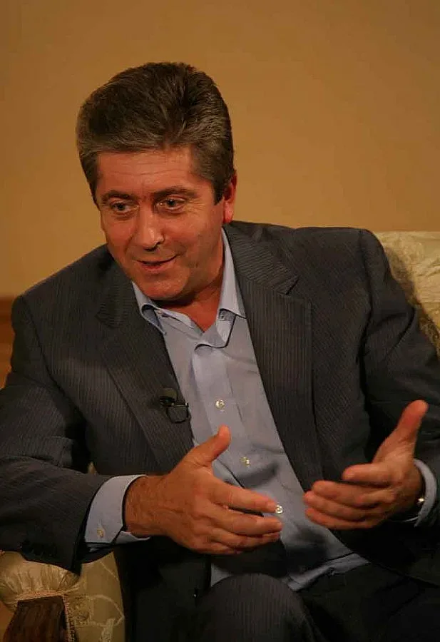 Първанов с две заръки към наследника си