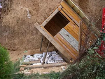 Фризьорски салон бълва контрабандни цигари