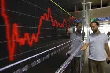 Отлагат спасителния транш за Гърция
