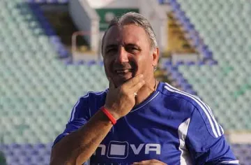Камата удари рамо на Плевнелиев