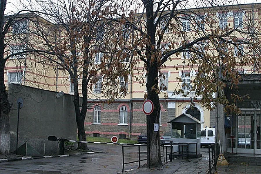 Първи звънец за 215 затворници