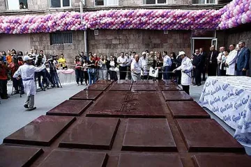 Най-големият шоколад в света тежи 6 тона 