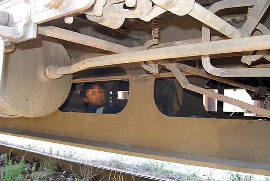 Спипаха 9 чужденци, скрити сред тръби