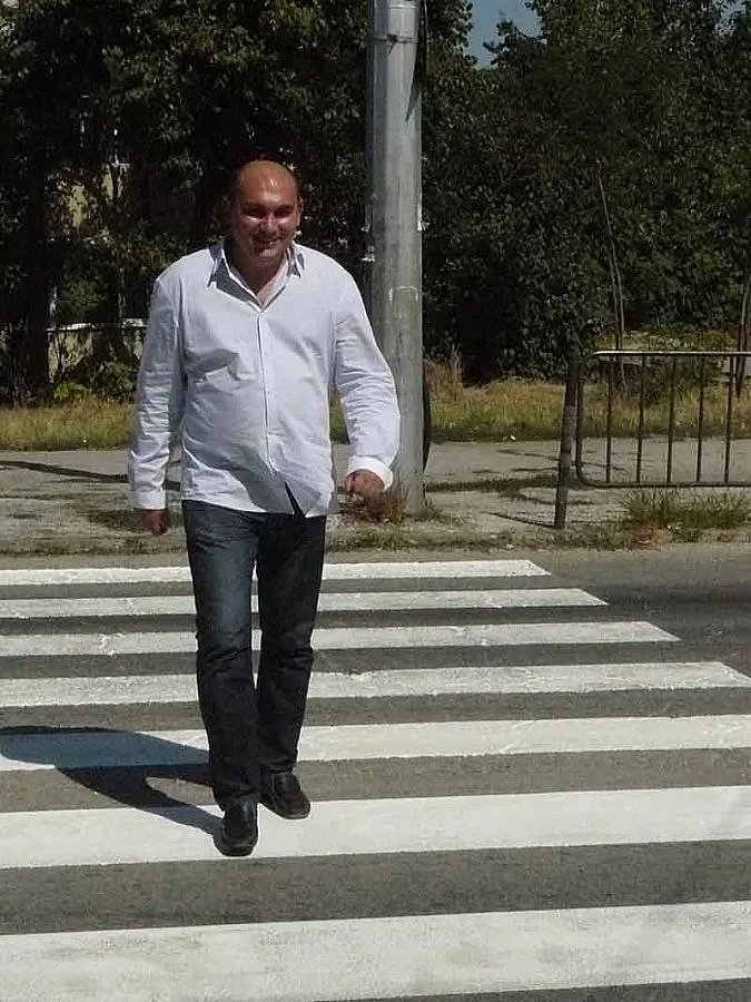 Кандидат за кмет пребоядиса зебра