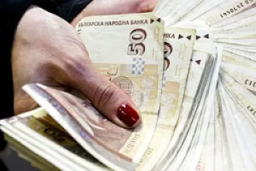 Семейство завлече роднини с 200 бона