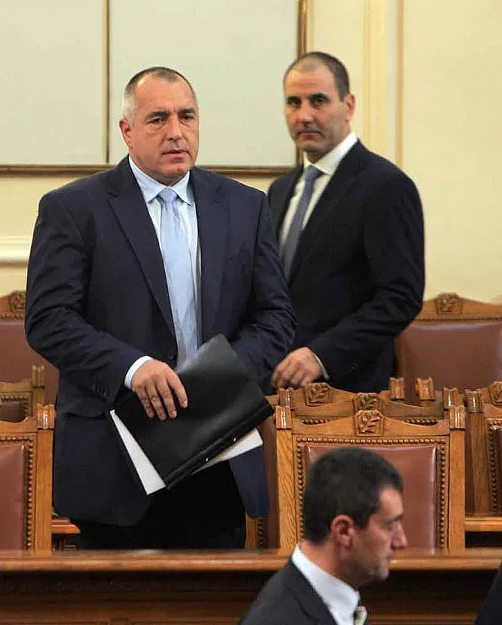 Бойко благодари на червен депутат за Костов