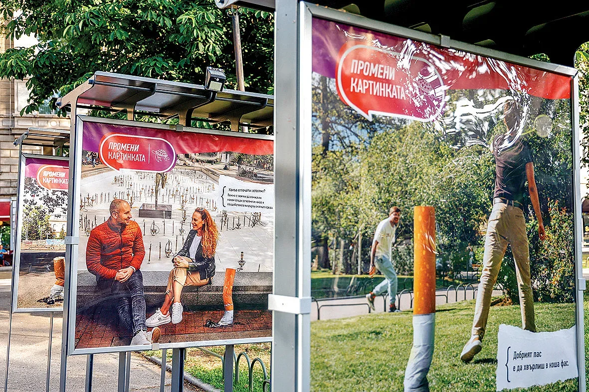 Специална информационна изложба на #ПромениКартинката в градинката пред Народния театър провокира към отговорно поведение към околната среда