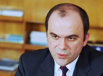 Новият шеф отваря НОИ за хората