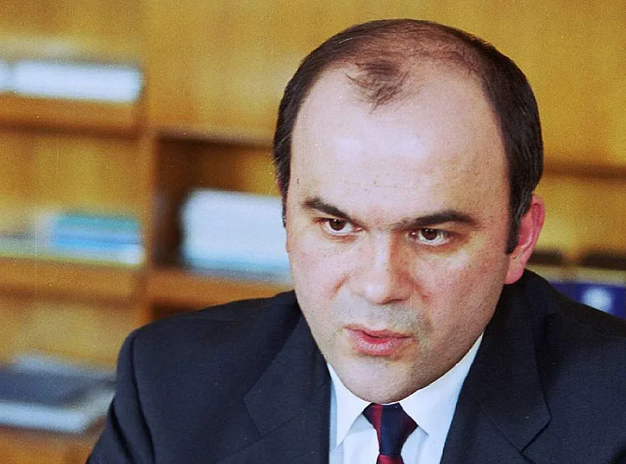 Новият шеф отваря НОИ за хората