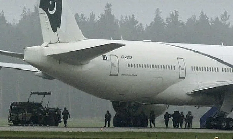 Заплашиха с бомба самолет над София