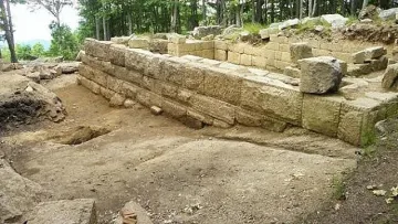 Изкуствена стена  ограждала Белинташ