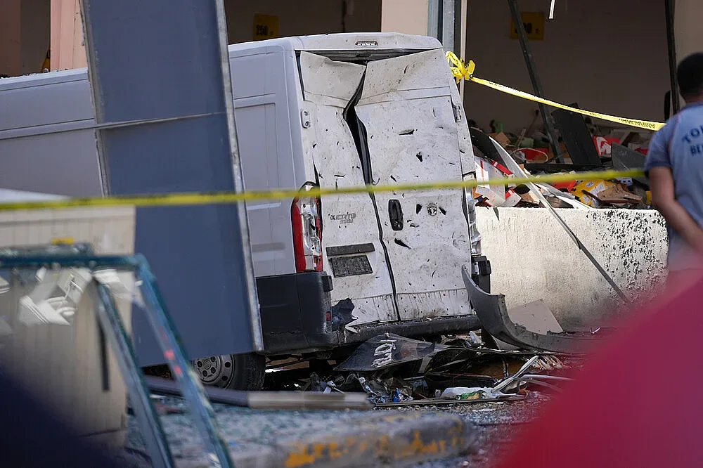 Експлозия уби четирима в Турция, десетки са ранени