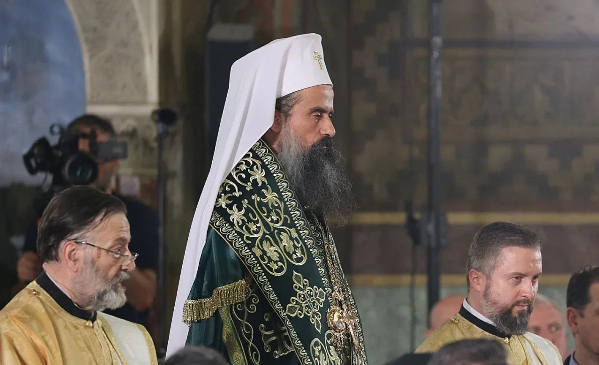 Връчиха най-важните инсигнии на патриарха. Какво означават те?