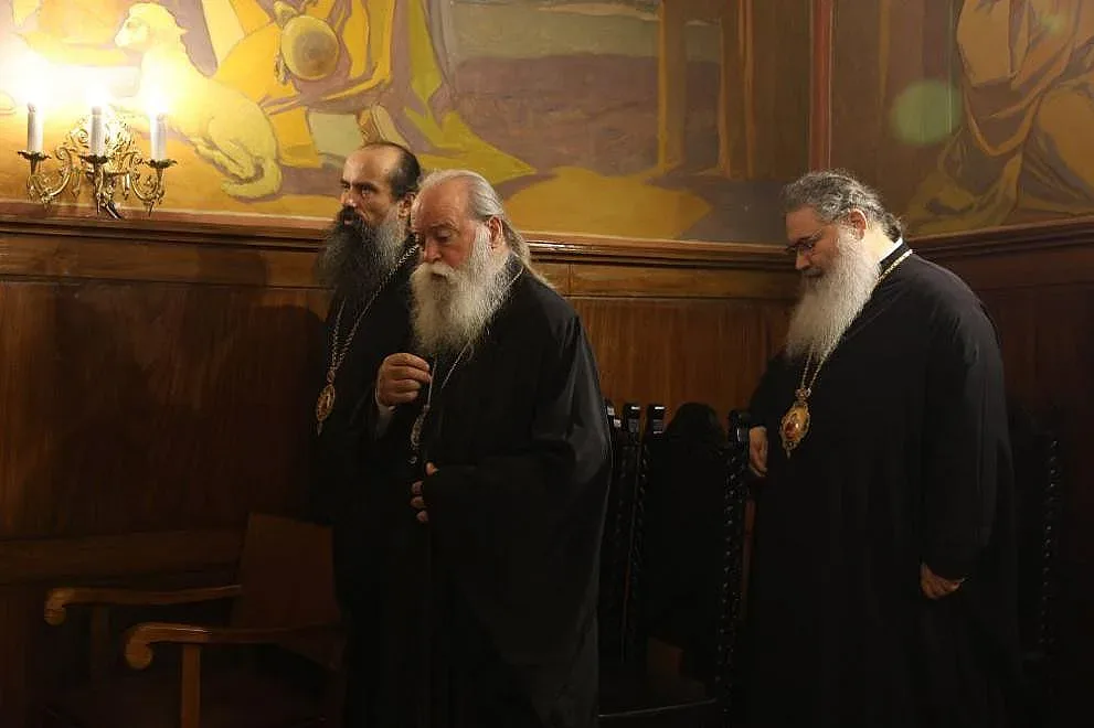 Исторически ден! Изборът на новия патриарх започна с литургия