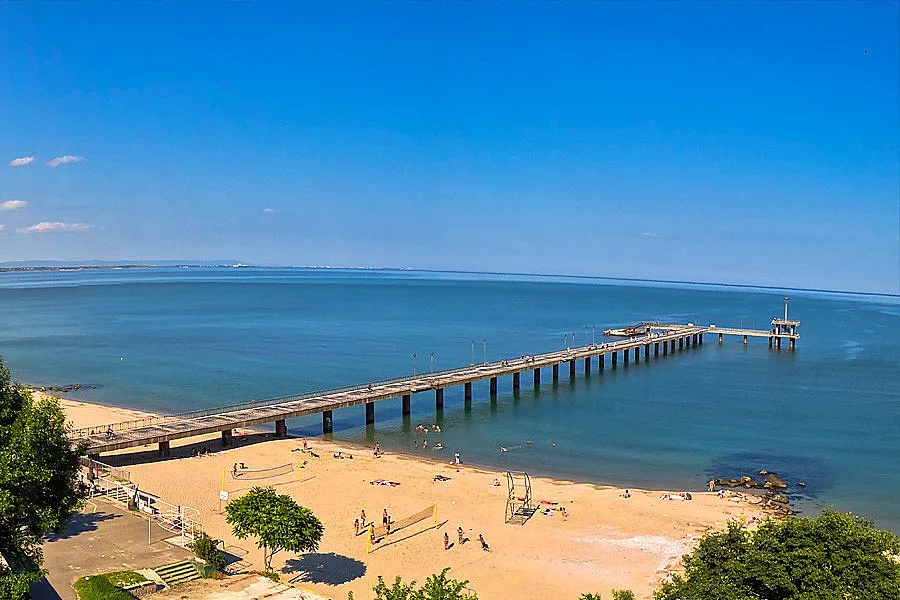 Мистериозен сандък изплува на бургаския плаж