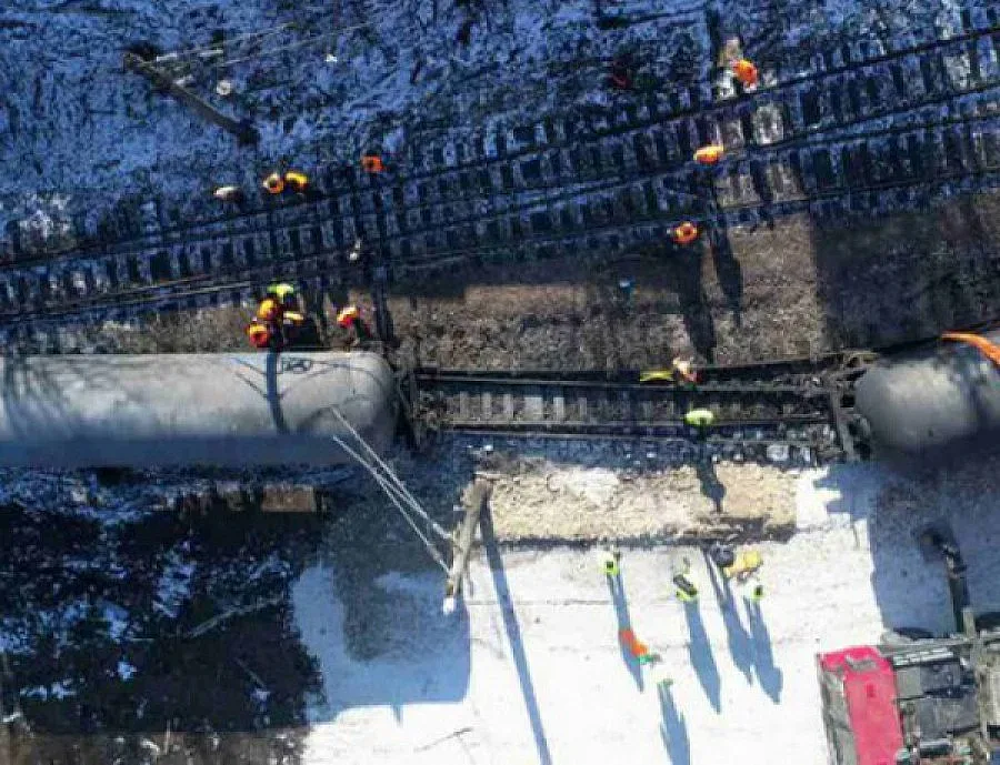 3 ранени са закарани с линейки от катастрофата в Костинброд